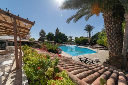 Dream Studio270M From The Beach Paphos Exteriör bild
